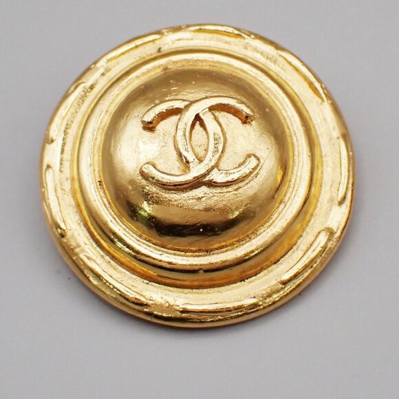 CHANEL CC Logo Round Button Earrings Clip-On Gold France - Picture 4 of 10